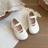 Zapatos de Baile Individuales con Perlas para Niñas Zapatos de Princesa Nuevos Suela Suave Primavera/Verano 2026 Zapatos de Cuero para Niñas Zapatos Mary Jane de Rendimiento para Niños