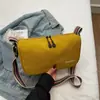 Nova Bolsa Feminina de Verão 2025 Moda Bolsa Bolinho Casual Esportes Alça Larga Bolsa Transversal Leve Simples Bolsa de Ombro