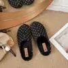 Sandálias de encaixe com bolinhas estilo francês para o dia a dia, nova coleção 2026, perfeitas para usar com saias, bico redondo, antiderrapante, chinelo de meio pé estilo Birkenstock para mulheres