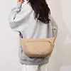 Bolsa de Ombro Única Grande Capacidade Casual Retrô Transfronteiriça Bolsa Transversal de Veludo Leve para Commuting Esportes ao Ar Livre Bolsa Dumpling Feminina