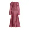 2022 estilo europeo y americano otoño ropa de mujer nueva vestido rosa arrugado de manga larga con cuello en V 5297