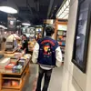 Chaqueta de Béisbol Bordada con Manzana de Marea Nacional Americana para Hombre y Mujer Diseño Retro de Bloques de Color Sentido del Diseño Nicho Holgada Casual Chaqueta Abrigo