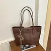 Bolsa tote grande capacidade minimalista estilo francês, nova coleção de outono, retrô e luxuosa, versátil e exala um ar de alta qualidade, perfeita como bolsa de ombro ou carregada sob o braço