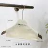Cubiertas Especializadas para Perchas de Tiendas de Ropa, Cubiertas de Tela de Poliéster Antideslizantes, Protectores de Hombro a Prueba de Polvo, Venta al por Mayor con Logo Personalizado