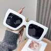 Gafas de sol de alta gama de moda con un estilo elegante, populares en línea, montura cuadrada grande, adecuadas para conducir al aire libre, moda, protección solar UV380