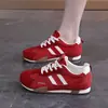 Tênis de Treino Planos Populares Alemães para Mulheres, Novo Estilo Outono 2026, Tênis Brancos, Sapatos Casuais Modernos e Versáteis, Modelo Feminino 265-6
