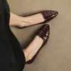 Estilo Novo 2025 Sapatos Baixos de Couro Bovino de Primeira Camada 2cm para Primavera e Outono para Mulheres, Elegantes Sapatos Baixos Plissados
