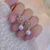 Pendientes de Flor de Lujo Ligero Imitación de Concha Francesa para Mujer Diseño de Nicho Elegantes de Gama Alta Pendientes Súper Hada de Pétalos