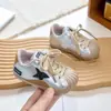 Zapatos de Patinaje Nuevos para Niños Primavera y Otoño Niños y Niñas Suela Suave Antideslizantes Punta Reforzada Estrella Zapatos Blancos Zapatos para Caminar de Bebé