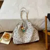 Nova Bolsa de Ombro Único Feminina Bolsa Tote de Lona Estampada Bolsa de Axila Feminina Grande Capacidade Versátil para o Dia a Dia Toque de Luxo Bolsa de Mão Feminina