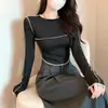 Camiseta de Manga Larga para Mujer Otoño e Invierno Nuevo Diseño Ajustada Corta Sexy Moderna Ins Asimétrica Interior Top Chica