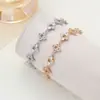 Pulsera de trébol de cuatro hojas de nuevo estilo coreano de lujo ligero, versátil, dulce, moderna, diseño de nicho, pulsera exquisita con forma de diamante de circón