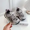 Tênis estilo dad mesh infantil da moda 2026 outono e inverno novos sapatos retrô descolados para caminhada ao ar livre para meninos