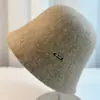 Chapéu de Pescador de Lã com Etiqueta de Metal para Mulheres, Chapéu Balde Versátil Retro Japonês para Outono e Inverno, Proteção Facial, à Prova de Vento, Quente, Chapéu Cloche