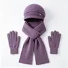 Conjunto de tres piezas para mujeres de mediana edad y mayores: gorro de punto grueso y cálido de otoño e invierno, gorra de béisbol de pelo de conejo, bufanda y guantes
