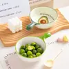 Cuenco cerámico de alta calidad con asa, con decoración bajo vidriado, apto para uso doméstico, para servir comidas, sopas, postres y aperitivos; resistente al calor y duradero