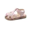Sandalias para niñas 2025 primavera y verano nuevas para niños, antideslizantes, de princesa, con suela suave, con bordado y diseño hueco para bebés niñas