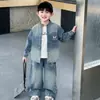Conjunto Denim Masculino Estiloso Primavera 2026 Novo Tendência Estilo de Rua Jaqueta Jeans Infantil Primavera e Outono Conjunto de Duas Peças