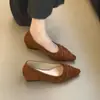Otoño 2026 Nuevo Versátil Retro Gamuza Punta Fina Corte Bajo Cuña Zapatos de Salón Mujer Negro Viaje Temperamento Tacones Altos