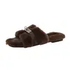Pantuflas de algodón afelpado 2026, nuevo estilo para mujer, pantuflas planas con hebilla, diseño metálico de moda, pantuflas de slip-on para otoño e invierno