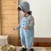 Conjunto súper lindo de overol de mezclilla suave para bebé de otoño y camiseta interior versátil, atuendo elegante de primavera y otoño para niños y niñas