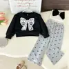 Conjunto de Roupa para Meninas Europeias e Americanas, Conjunto de Duas Peças Elegante com Moletom de Laço e Calça Flare para Primavera e Outono, Venda Quente Transfronteiriça