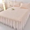 Esterilla refrescante de seda de hielo y látex para verano, nuevo estilo 2025, para uso en casa, faldón de cama estilo princesa, alfombrilla suave para aire acondicionado, juego de tres piezas, lavable a máquina