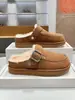 Mules peludas de sola grossa para outono e inverno com fivela, forradas de fleece, estilo retrô, quentes, de calçar, para uso casual
