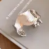 Pulsera abierta de impresión geométrica irregular plisada transfronteriza europea y americana, pulsera simple y elegante, lujo ligero con un toque de alta gama
