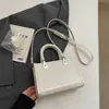 Bolso bandolera cruzado de hombro de moda de color liso popular para mujer 2026, nuevo bolso cuadrado pequeño casual para ir al trabajo, versátil