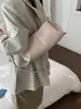 Bolso de Mano Pequeño Nuevo Súper Popular, Sencillo y Exquisito para Mujer, Bolso de Hombro para Viajar, Bolso Tote Casual Estilo Coreano