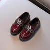 Colección Primavera/Otoño 2025: Zapatos casuales de estilo británico, elegantes y versátiles para niños, perfectos para actuaciones, disponibles en tallas pequeñas, medianas y grandes, zapatos de cuero modernos para niños pequeños
