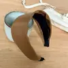 Nova Faixa de Cabeça Larga Estilo Retro Hong Kong PU Cor Sólida Faixa de Cabeça de Coroa Alta Etiqueta Dourada de Alta Qualidade Acessório de Cabelo Simples para Mulheres
