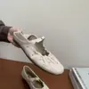 Zapatos planos bajos de una tira con punta redonda estilo francés Chuyuji para mujer, nuevo modelo de primavera en color blanco roto