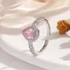 Anillo de Dedo Índice con Forma de Corazón Mismo Estilo que el Libro Rojo para Mujer, Diseño Simple de Alta Gama, Anillo Abierto de Circón con Corazón Colorido