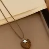 Collar con Colgante de Estrella y Corazón de Metal Otoño Invierno Cadena para Suéter de Lujo Ligero Gama Alta Moda Retro Envejecida