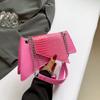 2024 Verão Novo Estilo Ocidental Simples Bolsa de Ombro Casual Commuter Crossbody Bolsa Feminina Moda Commuter Corrente Pequena Bolsa Quadrada
