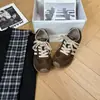 Versión de cuero suave ~ 5CM aumento de altura interno invisible versión de cuero genuino Zapatillas de entrenamiento alemanas zapatillas deportivas retro 2025 nuevas casuales Zapatillas Forrest Gump