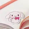 Perro de canela lindo caricatura broche acrílico bolsa de mayoreo decoración insignia de personalidad de estudiante parche accesorios pequeños