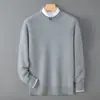 Suéter Novo Estilo Outono e Inverno Falso Duas Peças Moda Masculina Malha Camada Base Jovem Casual Cor Sólida Manga Longa Roupa Íntima Suéter