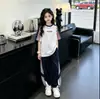 Conjunto de Duas Peças de T-shirt de Manga Curta Fina Nova de Verão e Calças Longas para Meninos e Meninas, Roupa Esportiva Tendência Pai-Filho para Crianças Mais Velhas
