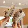 Outono de 2026 Novo Estilo Coreano Sapatos de Caminhada para Bebê Laço Doce Sola Macia Antiderrapante Sapatos de Bebê