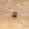 Pendientes de Titanio F136 Color Oro 3 mm Pétalo de Trébol de Cuatro Hojas G23 Titanio Rosca Interna Circonita Labio Stud Piercing en Lengua Joyería