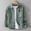 Camisa de manga larga con graffiti de arte estilo japonés, prenda exterior versátil y moderna de corte holgado para hombre, top de alta gama