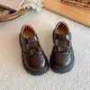 Sapatos de couro com sola grossa e velcro estilo britânico para meninas, nova coleção outono 2026, estilo preppy, mocassins slip-on pretos