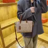 Bolsa de mano vintage transfronteriza para mujer 2026 nuevo modelo de gran capacidad para dama, bolso de hombro y cruzado moderno y versátil