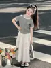 Conjunto Casual de Niña Verano Ropa Infantil Estilo Coreano Moderno Camiseta Corta Ropa de Verano Niñas Pequeñas Falda a la Moda Conjunto de Dos Piezas