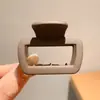Pinza para el cabello de tamaño mediano de lunares blancos y negros estilo francés, diseñada para la parte trasera de la cabeza, un accesorio para el cabello nuevo y elegante con un aspecto sofisticado y con estilo