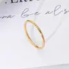 Anillo de Diamante Extremadamente Fino para Mujer Lujo Ligero Nicho Joyería Versátil Acero de Titanio Joyería Sin Color Anillo de Cola con Circonia Microincrustada