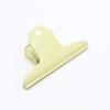 Punto de fábrica cabello liso color grande pintura clip de montaña tablero de dibujo metálico clip para facturas clip de sellado puede imprimir logotipo